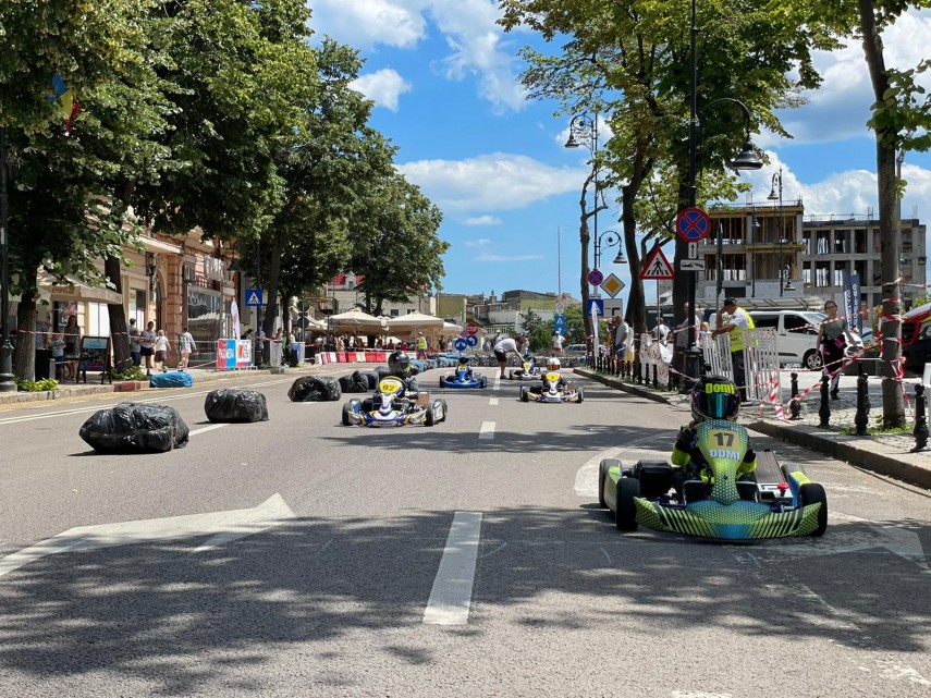 premiera aproape 40 de copii s au intrecut la supercupa romaniei la karting electric marele epremiu al