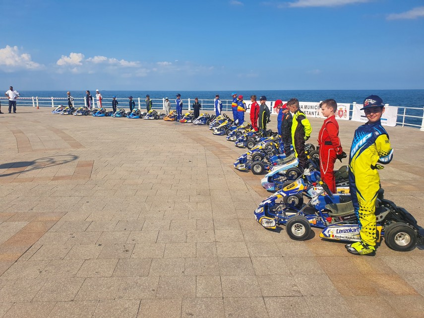 premiera aproape 40 de copii s au intrecut la supercupa romaniei la karting electric marele epremiu al