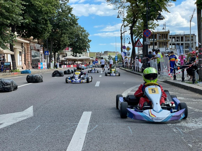 premiera aproape 40 de copii s au intrecut la supercupa romaniei la karting electric marele epremiu al