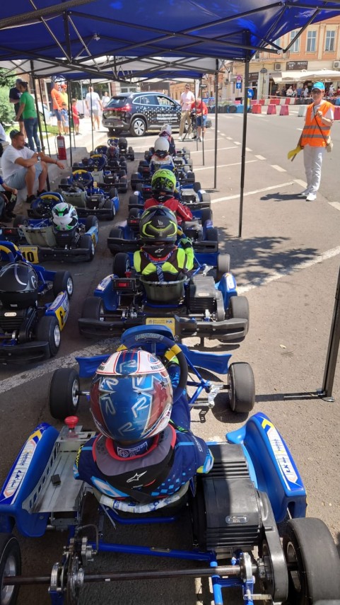 premiera aproape 40 de copii s au intrecut la supercupa romaniei la karting electric marele epremiu al
