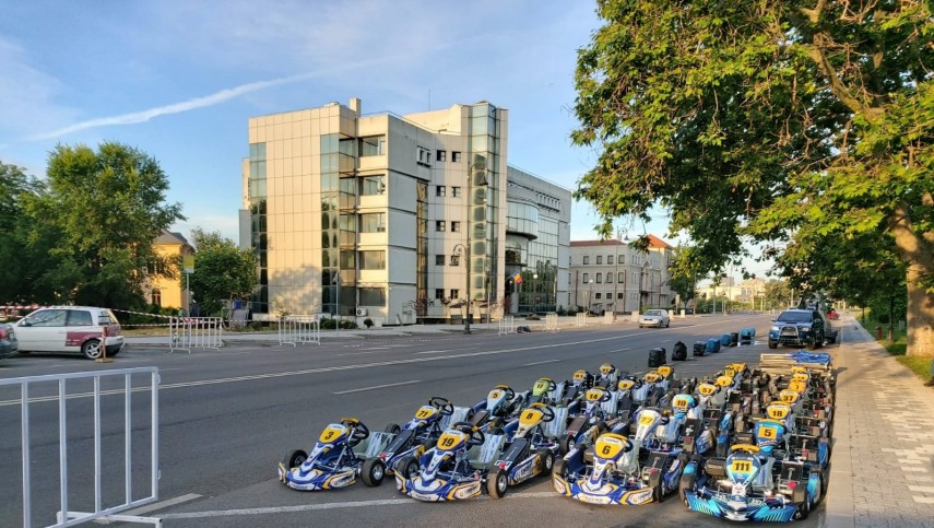 premiera aproape 40 de copii s au intrecut la supercupa romaniei la karting electric marele epremiu al