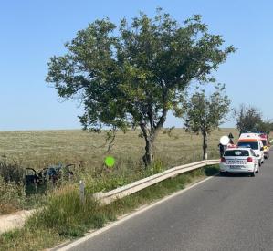 Accident rutier cu victimă, în județul Tulcea. O mașină s-a răsturnat. Șoferul nu avea permis 