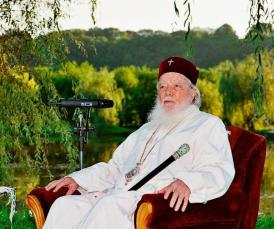 Al cincilea patriarh al Bisericii Ortodoxe Române Patriarhul Teoctist Arăpașu a ridicat 100 de biserici, în timpul vieții și a promovat învățământul religios   