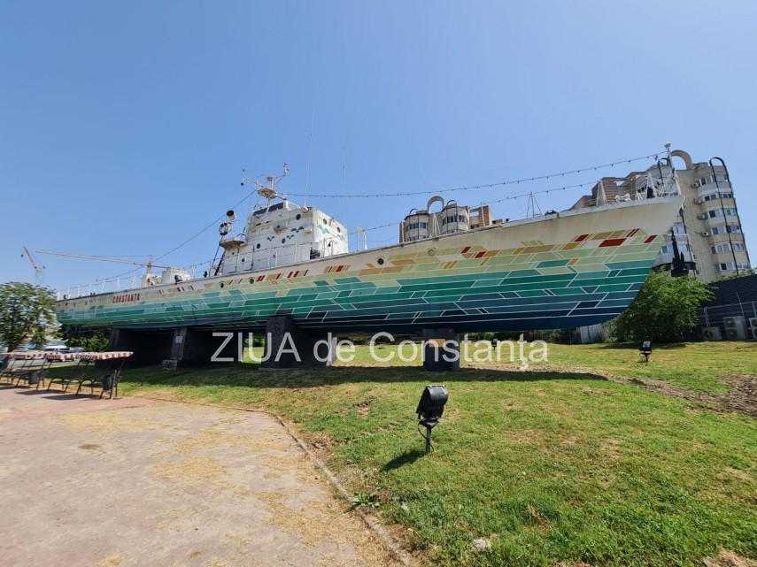 Delegate Brass Go down Vapoarele ruginite și murdare de la intrare din Constanța întâmpină  turiștii care vin la mare (galerie foto)