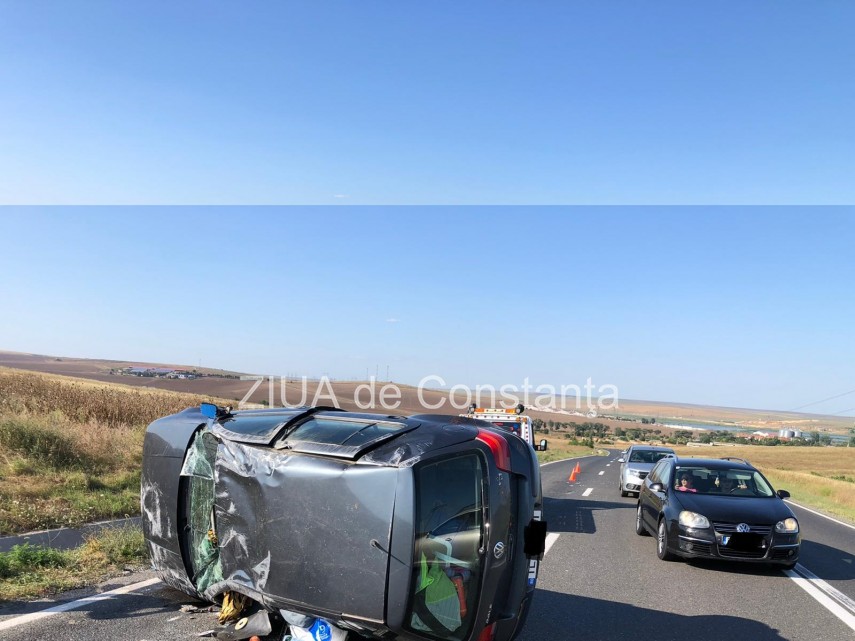 accident rutier pe dn 22 dupa sibioara o masina s a rasturnat trei victime galerie foto 754838
