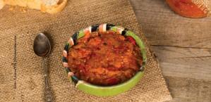 „Curatorul de zacuscă“ de Cosmin Dragomir Secretele zacuștei. Rețete vechi, obiceiuri noi 