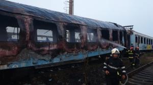 Capitală Vagon de tren, făcut scrum de flăcări. Incendiul s-a extins (video)