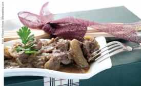 „Curatorul de zacuscă“, de Cosmin Dragomir Un adevărat bucătar cunoaște toate aceste detalii. În gastronomie, nu lepădăm nimic  