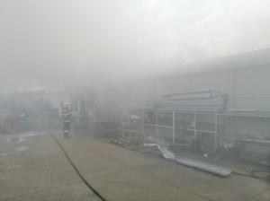 Județul Neamț Incendiu într-o hală din Roman