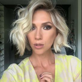 Știați că….? La această dată s-a născut celebra Adela Popescu. Când și-a lansat primul album muzical și când s-a alăturat trupei DJ Project 