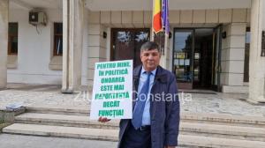 Primarul comunei Castelu, județul Constanța, în greva foamei, de ziua lui. Ce nemulțumiri are (galerie foto + video)  