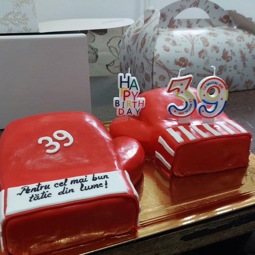 cernavoda tort in forma de manusi de luptator pentru george cadiu cel mai bun tatic din lume galerie
