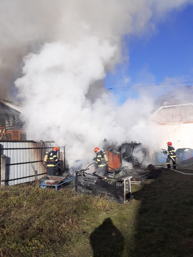 incendiu violent la centrul de recuperare si reabilitare a persoanelor cu handicap din judetul suceava