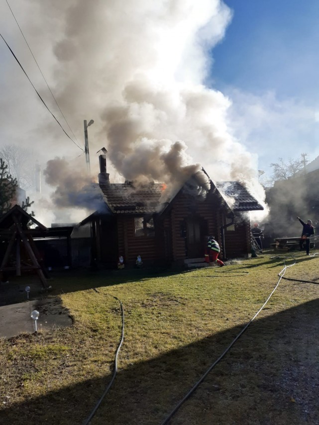incendiu violent la centrul de recuperare si reabilitare a persoanelor cu handicap din judetul suceava
