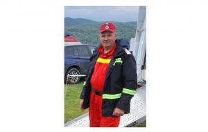 ISU Suceava Un pompier în timpul liber a intervenit la un incendiu izbucnit la o ambulanță ce se deplasa la un caz medical (FOTO)