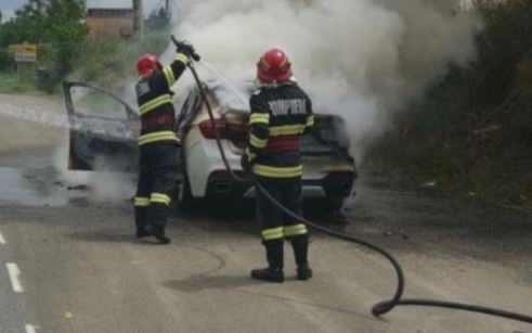 Incendiu auto Sursă foto cu rol ilustrativ:  ISU Delta Tulcea  