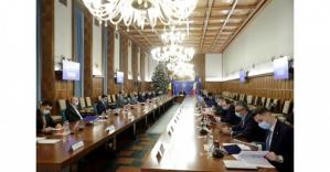 Compensarea preţurilor medicamentelor pentru pensionari, pe agenda guvernului în ședința de marți. Ce se mai află pe ordinea de zi