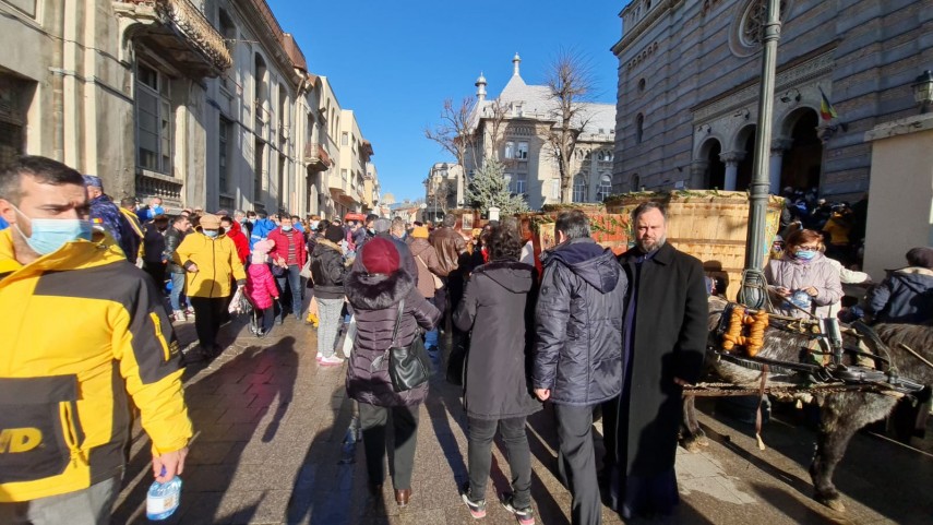 Procesiune de Boboteaza la Constanta. Mii de persoane asteptate sa participe la slujba de Sfintire Mare a apei din Portul Tomis (GALERIE FOTO)