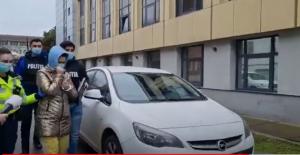 Sondaj de opinie Ar trebui decăzută din drepturi femeia din Constanța care s-a filmat bătându-și fiica? (VIDEO)   