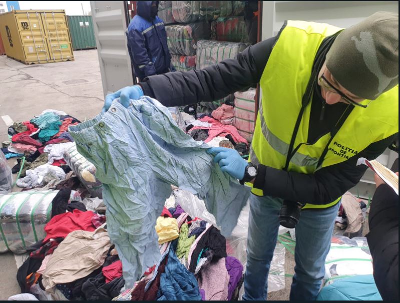 tread Memo Assume UPDATE: Trei containere cu 77 tone de deșeuri din haine second-hand,  descoperite în Portul Constanţa (GALERIE FOTO+VIDEO)