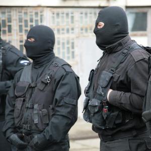 Percheziții la persoane suspectate de persoane bănuite de proxenetism și înșelăciune, prin metoda ghicitului (VIDEO)