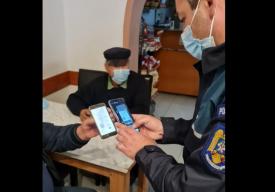 Trei medici, o asistentă și un intermediar, reţinuți în dosarul privind eliberarea unor certificate de vaccinare anti-COVID-19