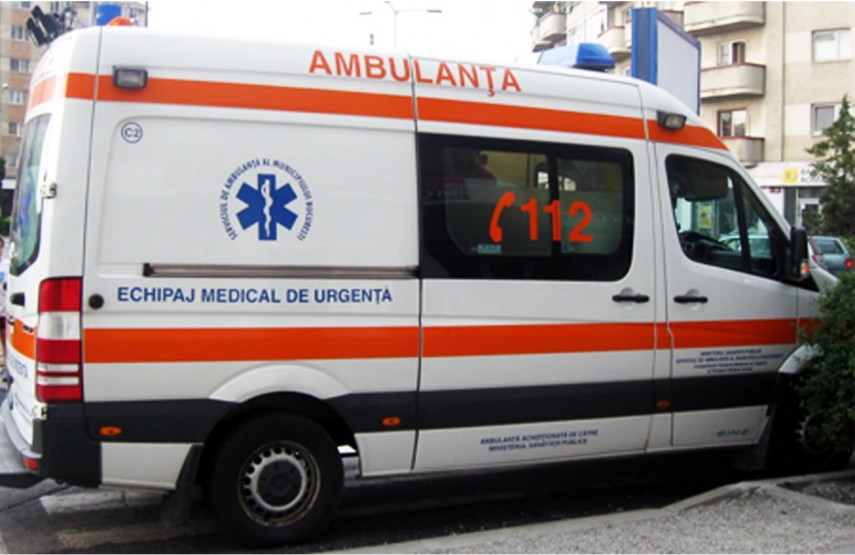 Mamaia: Doua persoane au fost ranite in urma unui accident rutier dintre un microbuz si doua masini 