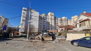 Imobil de pe strada Poporului, demolat de proprietari. Locuitorii din zonă s-au plâns toamna trecută de mizerie (GALERIE FOTO) 