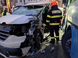 UPDATE Patru persoane rănite într-un accident rutier la Mangalia. Un autobuz și un microbuz, implicate (GALERIE FOTO+VIDEO)   