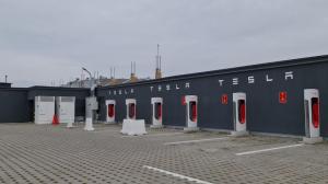 Stație de încărcare Tesla, amplasată în parcarea unui mall din Constanța (GALERIE FOTO+VIDEO)