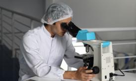 Universitatea Oxford caută voluntari care să contracteze deliberat COVID-19 în numele ştiinţei