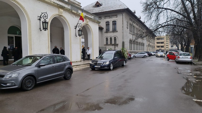 constanta soprana smaranda paslaru condusa pe ultimul drum sicriul depus la teatrul national de opera
