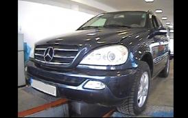 Cum a sperat un șofer că va trece cu mașina de ITP. A lipit bandă adezivă pe becurile de avertizare din bordul mașinii