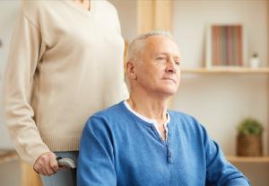 DGAS Îngrijire la domiciliu pentru persoanele vârstnice din Constanța. Cine face parte din grupul țintă