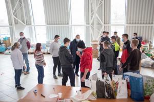 Mihai Lupu, în vizită la centrul de colectare pentru donații, înființat pentru refugiații ucraineni (GALERIE FOTO) 
