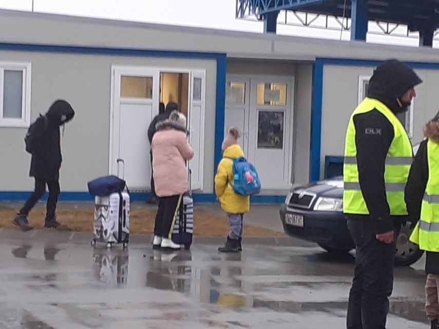 Refugiati din Ucraina sosiți în Vama Isaccea, județul Tulcea