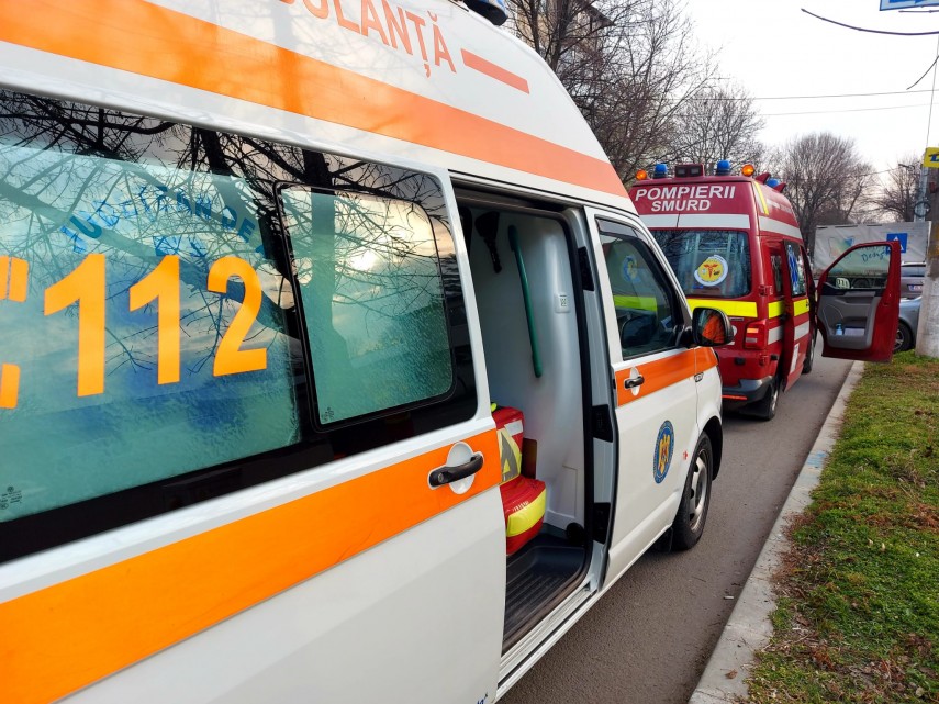 Ambulanța și echipaj SMURD în timpul intevenției la Giurgiu. Sursa: ISU Giurgiu