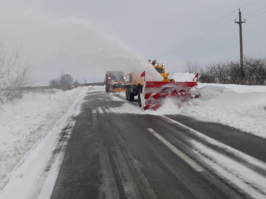 Utilaj de deszăpezire pe drumurile din județul Constanța. Foto: RAJDP Constanța