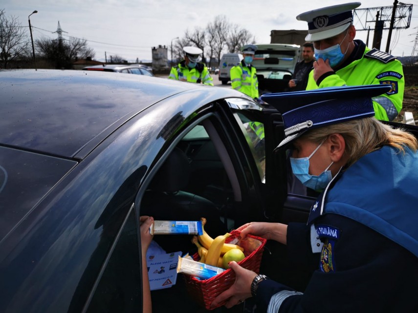 Polițiștii IPJ Constanța, sfaturi pentru șoferii opriți în trafic! Foto: IPJ Constanța