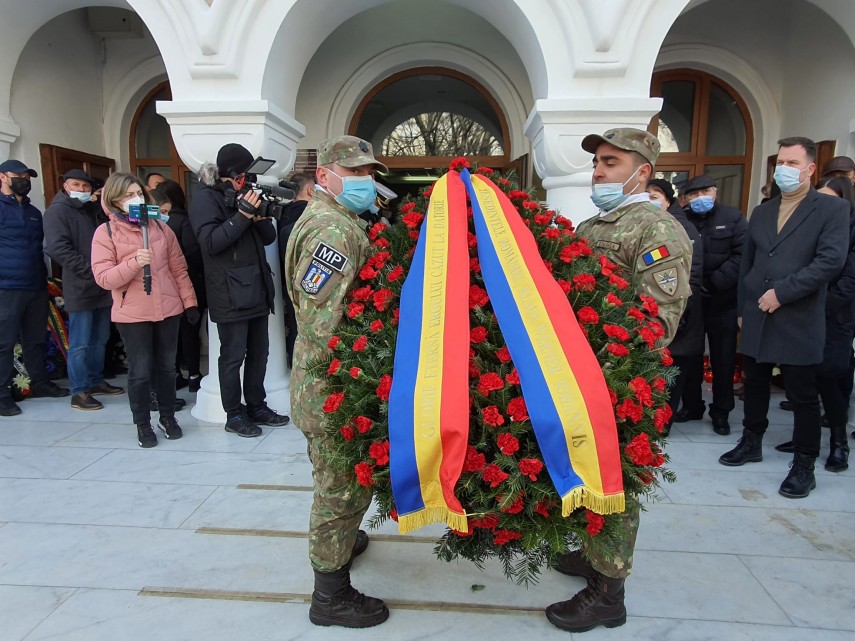 LIVE VIDEO. Constanta: Militarii decedati in accidentele aviatice din judetul Constanta, condusi pe ultimul drum. Zeci de persoane, participa la funeralii (GALERIE FOTO+VIDEO)       