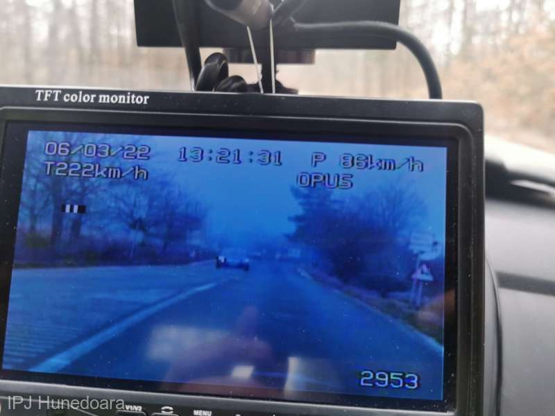 Hunedoara: Tanar baut si drogat, prins la volan cu 222 de km/h 