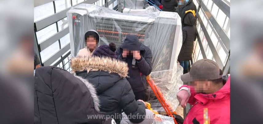 Cetățeni ascunși în TIR, foto: Poliția de Frontieră