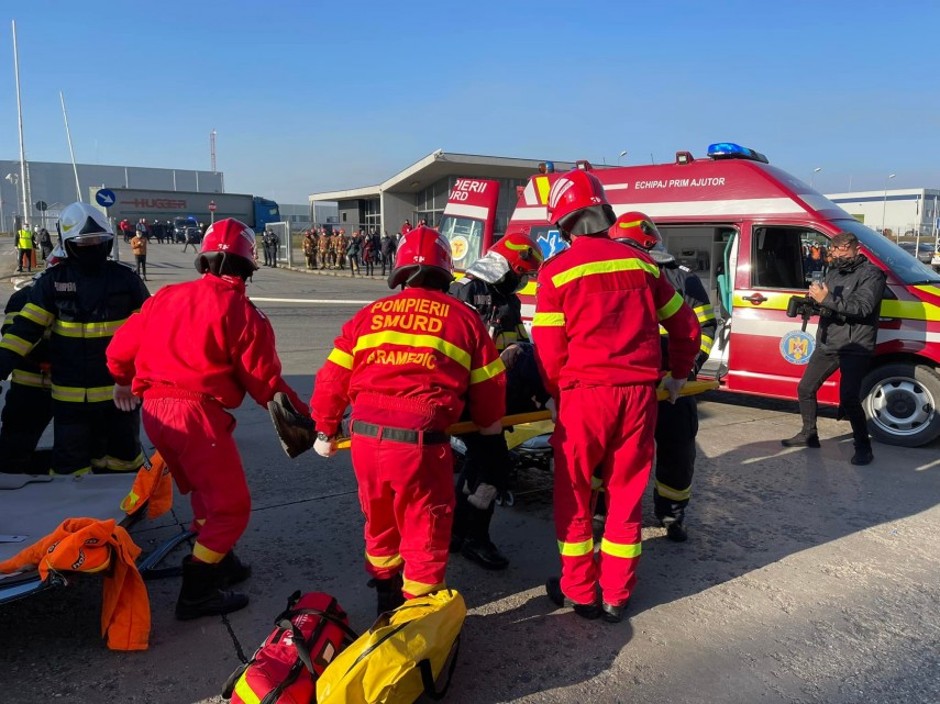 Salvatorii SMURD intervin la un accident rutier! Sursa foto cu rol ilustrativ: Facebook/ISU Prahova