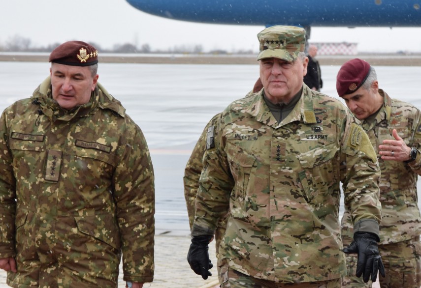 Șeful Statului Major al Apărării, generalul Daniel Petrescu și generalul Mark A. Milley, președintele Comitetului Întrunit al Șefilor de State Majore din Armata SUA