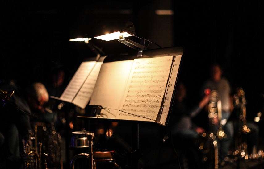 Orchestră, foto cu rol ilustrativ: unsplash/ Lucas Alexander