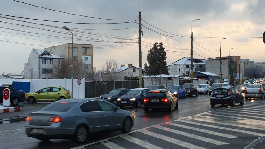 Aglomerație la Stația Lukoil de pe strada Eliberării din Constanța. 