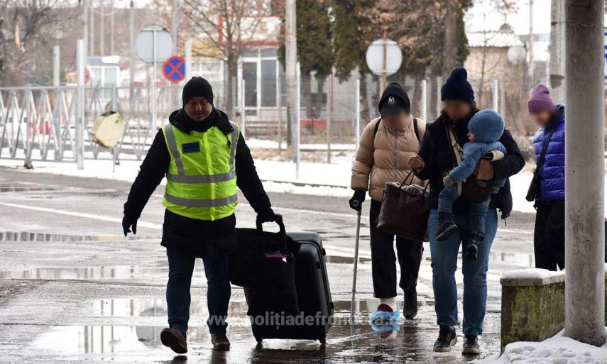 Cetățeni din Ucraina care trec frontiera în România. foto: Poliția de Frontieră