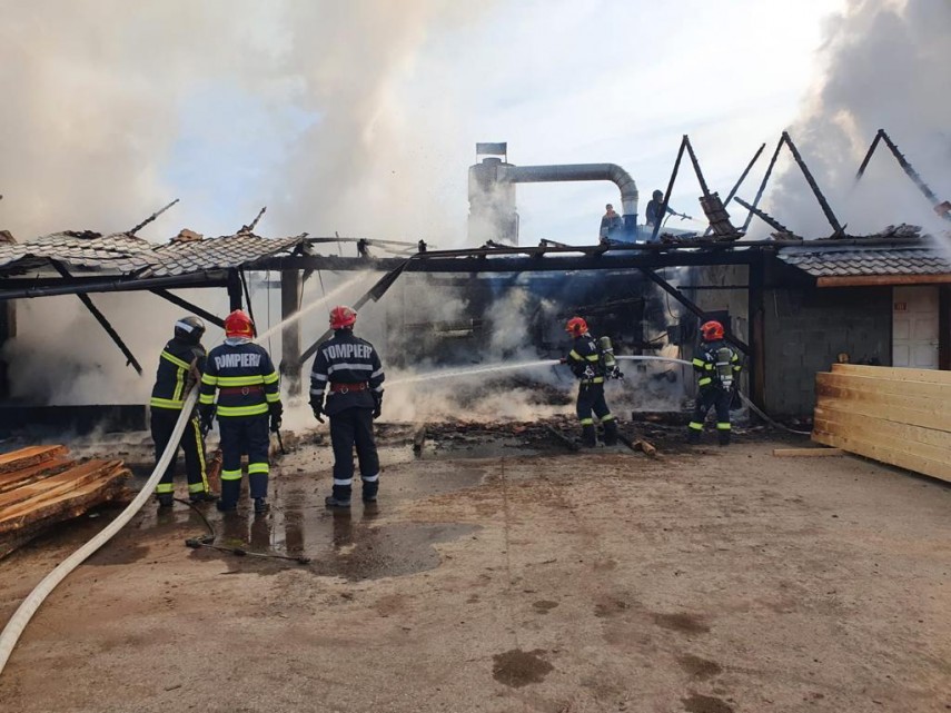 Incendiul de la depozit, foto: ISU Alba