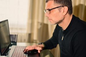 Prefectul Silviu Coșa a completat online formularul pentru recensământ. Cât timp a durat