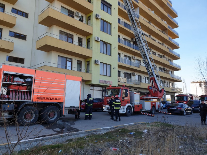 Incendiu în cartierul Summerland din Stațiunea Mamaia. Foto: ZIUA de Constanța